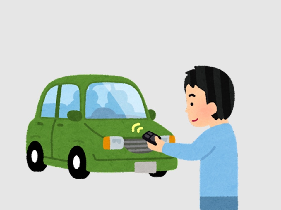 エンジンをリモートスタートする男性