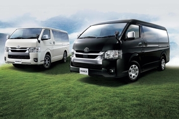 (左):2WD・2800ディーゼル・標準ボディ・スーパーGL