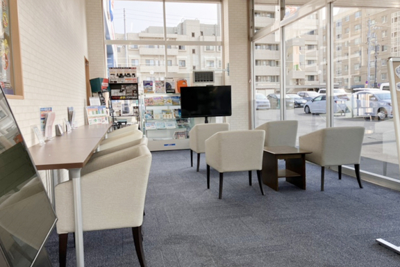 平岸店内観
