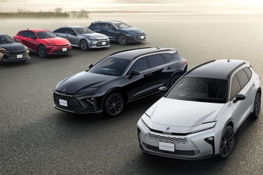 （前列右）：特別仕様車 ESTATE RS “THE 70th” （ベース車両はESTATE RS）