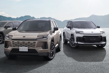 （左）：Adventure（ハイブリッド）